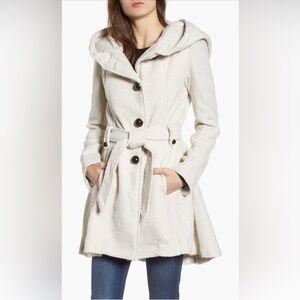 NWT Steve Madden Tweed ivory Elegant and heavy Hooded Women's Coat. Size Small